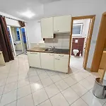 In Okrug Gornji 6130 شقة