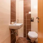 In Okrug Gornji 6130 شقة