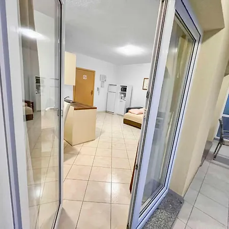 Apartman In Okrug Gornji 6130