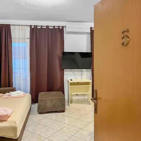 Apartman In Okrug Gornji 6130