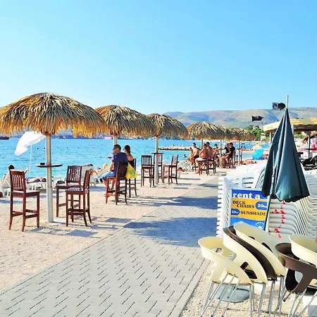 Lägenhet In Okrug Gornji 6130