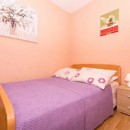 In Okrug Gornji 6130 Lägenhet