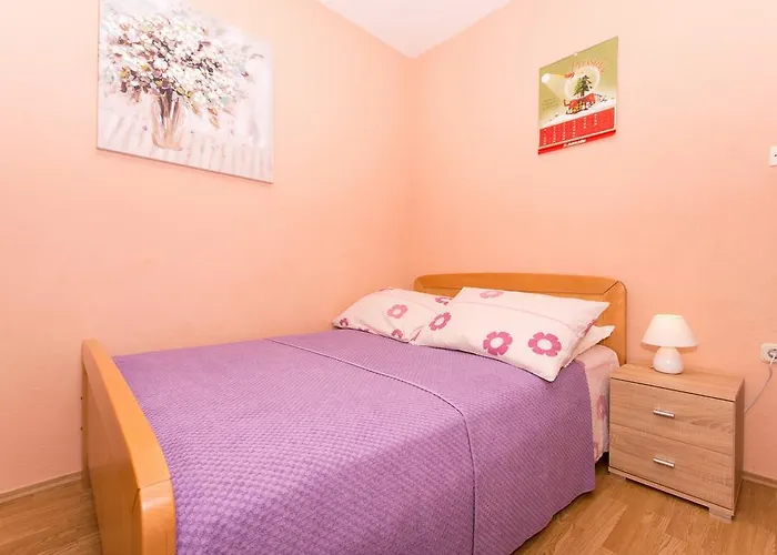 In Okrug Gornji 6130 Apartment