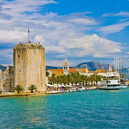 In Okrug Gornji 6130 Apartment