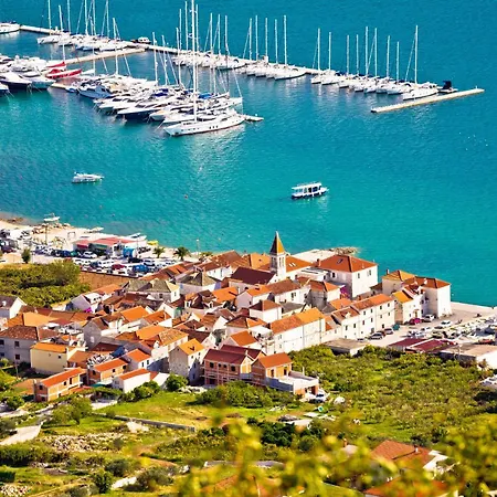 Apartment In Okrug Gornji 6130 *