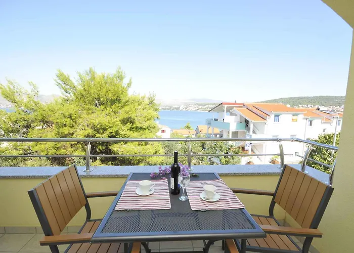 In Okrug Gornji 6130 公寓 *