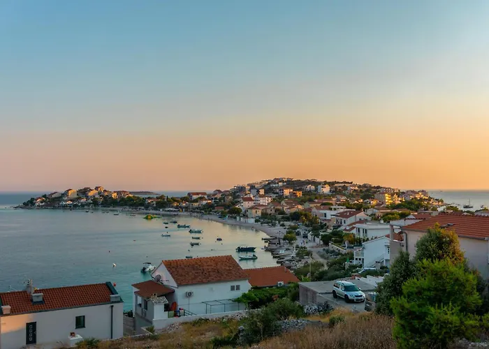 In Okrug Gornji 6130 公寓 *