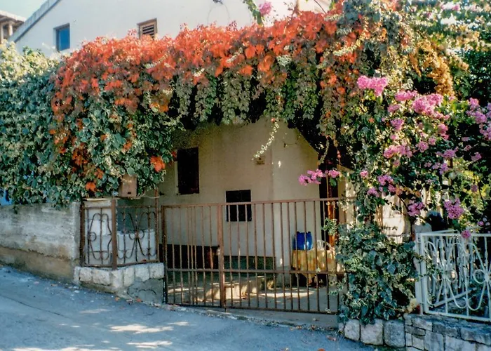 In Okrug Gornji 6130 公寓 *