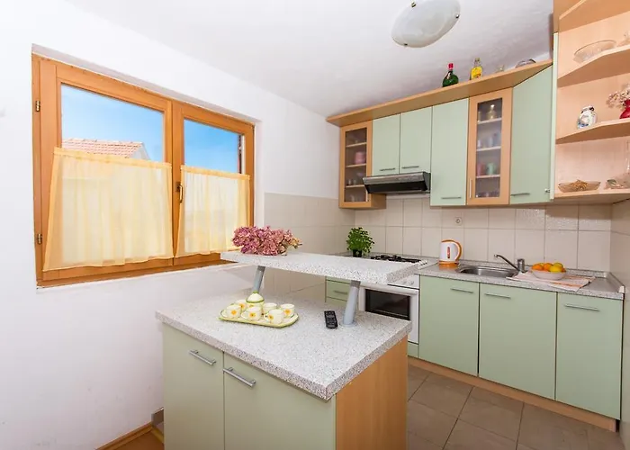 公寓 In Okrug Gornji 6130 特罗吉尔